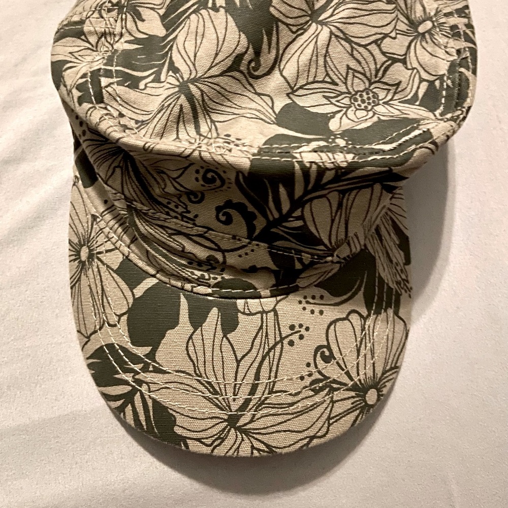 Hawaiian print cap. New - from Hawaii adjustable. $15